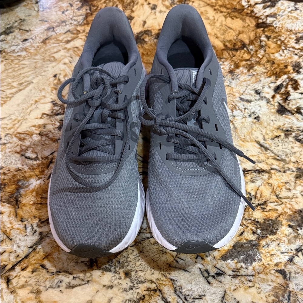 Nike revolution 5 cool grey size boys 7